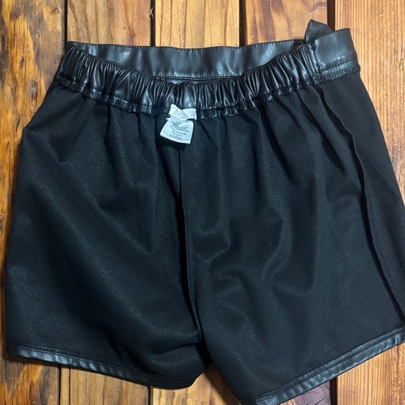 NWOT - Tahari Black Faux Leather Skirt - Picture 7 of 7